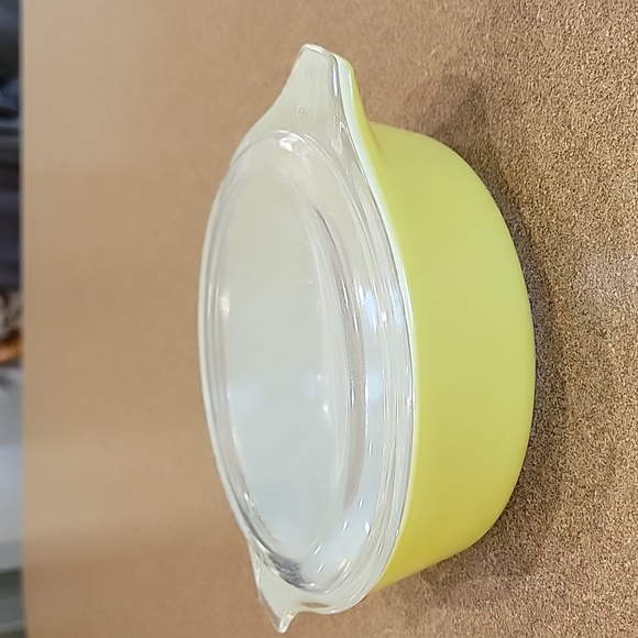 Vintage Pyrex 1 Pint Yellow Casserole Dish!! - Picture 4 of 16